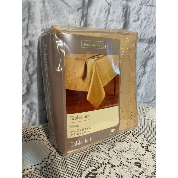 NWT Home Trends Gold Tablecloth Oblong 60” x 102” Carissa Gold Leaf - Picture 2 of 9